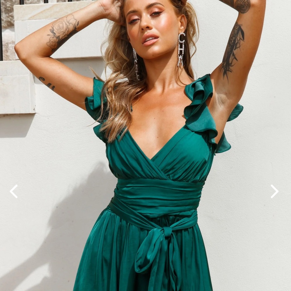 Lola Ruffle Shoulder Ruched Dress Small - Picture 8 of 14